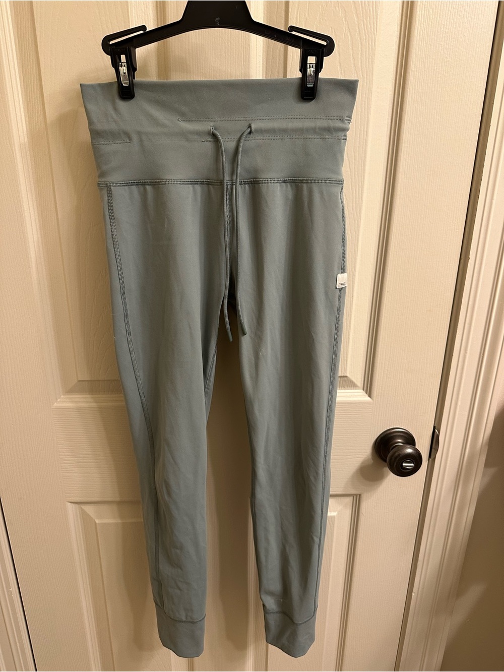 Vuori High-Waist Leggings in Seafoam Green